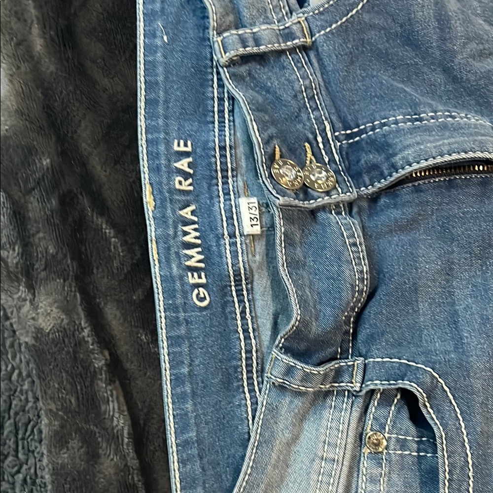 Classic Blue Women's Jeans - Picture 2 of 3